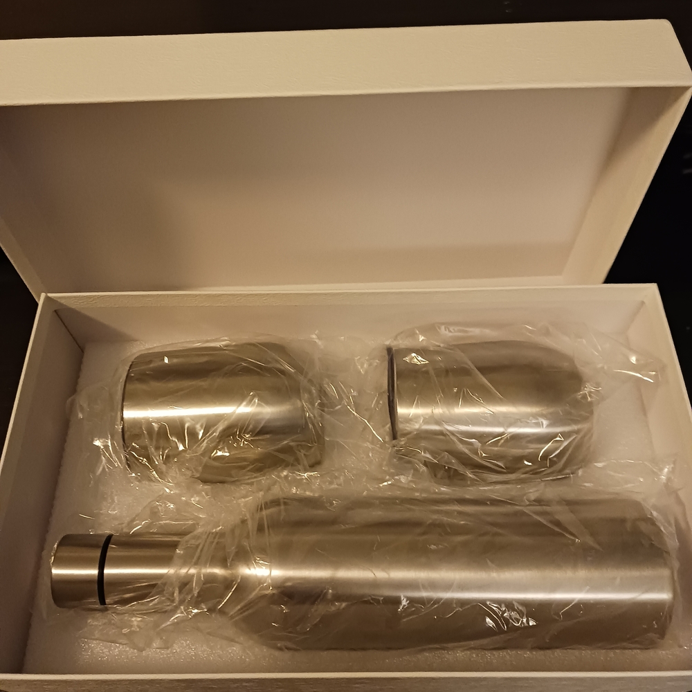 NWT- Thirty-One Silver Insulated Drink Gift Set- 2 Wine Glasses+ Insulated Wine